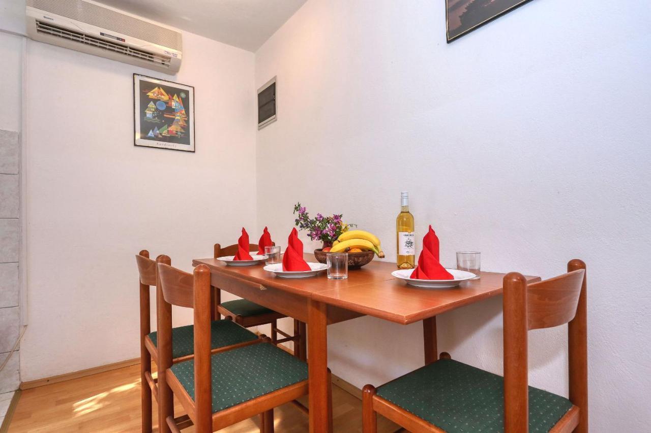 Ante Apartment *