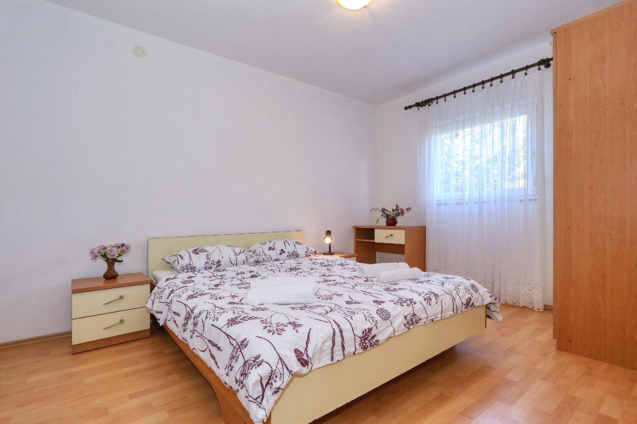 Ante Apartment *