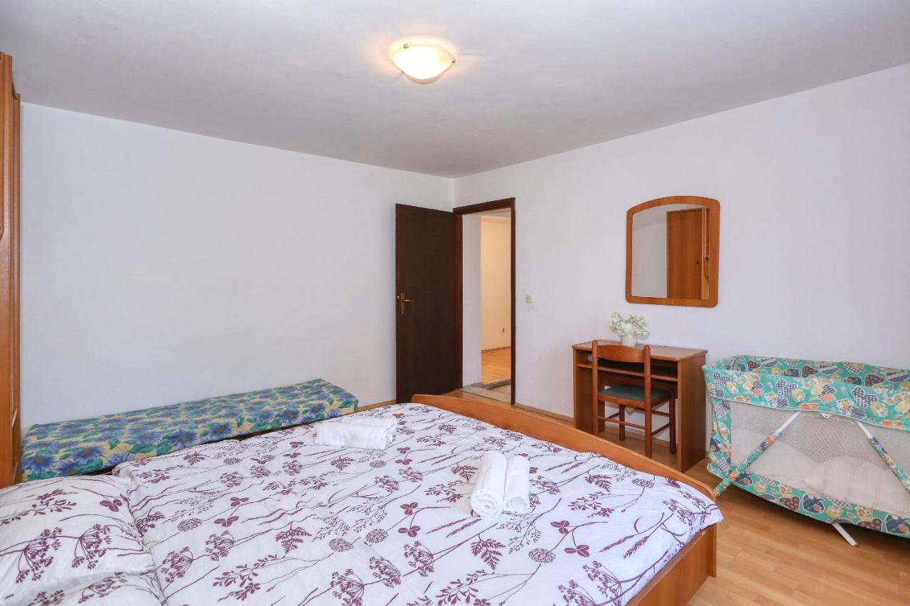 Ante Apartment *