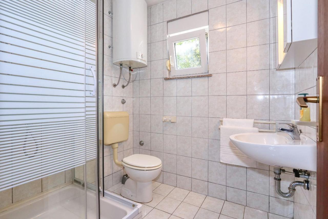 Ante Apartment *